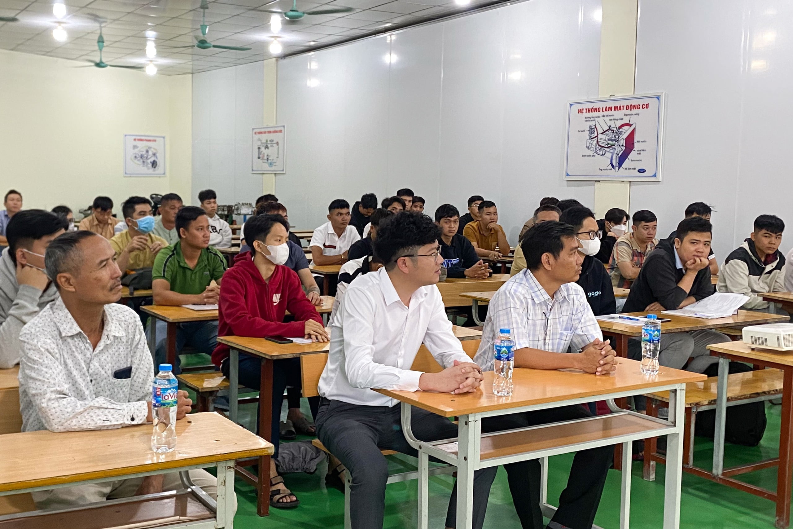 Tiết kiệm chi phí học lái xe ô tô - Hoclaixeanthai