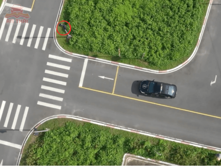 Bài 5: Qua Ngã Tư Có Tín Hiệu Điều Khiển Giao Thông - 11 Bài Thi Sa ...
